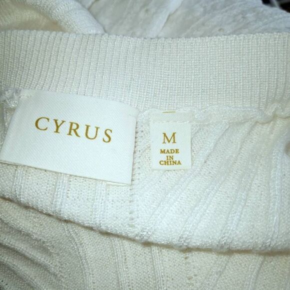 CYRUS WHITE/CREAM V-NECK DOLMAN SLEEVE SWEATER SZ.M NWOT. - Picture 5 of 6
